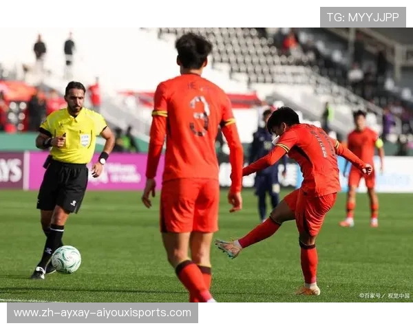 足球比赛中的长传配合与边路进攻